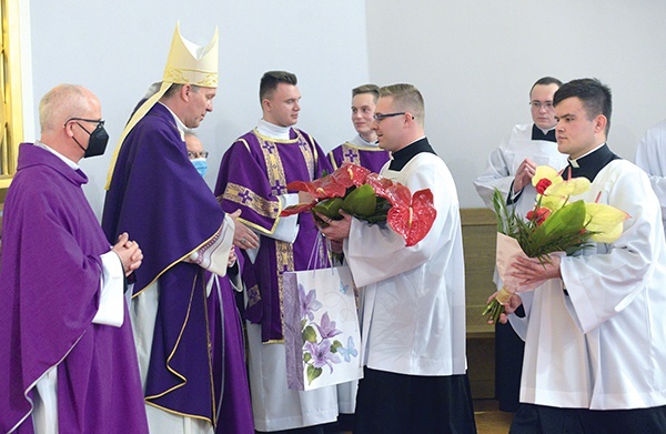 Życzenia od seminaryjnej społeczności dla biskupa pomocniczego.