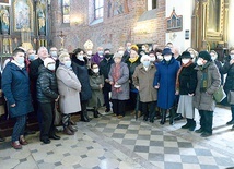 Uczestnicy z pasterzem Kościoła radomskiego. 