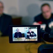 Kolejne posiedzenie synodalne zaplanowane jest na 24 kwietnia. Prawdopodobnie również odbędzie się zdalnie. Na zdjęciu bp Edward Dajczak i ks. dr Tomasz Tomaszewski, sekretarz.