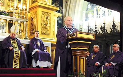 Francuski tytuł kanonika jest wyrazem wdzięczności za zaszczepienie kultu Bożego Miłosierdzia i św. Jana Pawła II w tamtejszym Kościele.