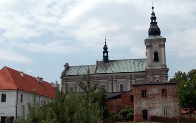 Kościół sanktuaryjny i dawny pobernardyński klasztor w Wielkiej Woli - Paradyżu.