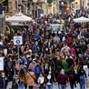 Zmniejszenie restrykcji pandemicznych w południowych Włoszech spowodowało, że tłumy wyszły  na ulice.
6.02.2021 Neapol