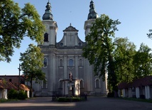 Sanktuarium Chrystusa Cierniem Koronowanego i Krwi Zbawiciela w Wielkiej Woli - Paradyżu (pow. Opoczno).