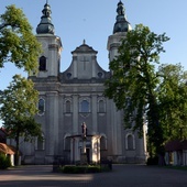 Sanktuarium Chrystusa Cierniem Koronowanego i Krwi Zbawiciela w Wielkiej Woli - Paradyżu (pow. Opoczno).
