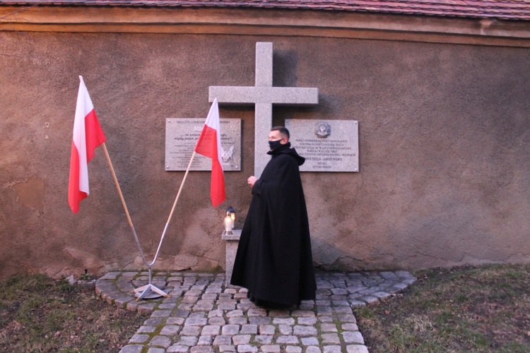 Szacunek, modlitwa i pamięć