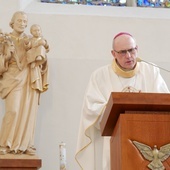 Biskup Zmitrowicz prowadzi rekolekcje w kościele św. Józefa w Gdańsku.