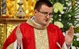 Ks. Sebastian Tomaszewski jest wikariuszem parafii pw. św. Józefa Obl. NMP w Wałbrzychu.
