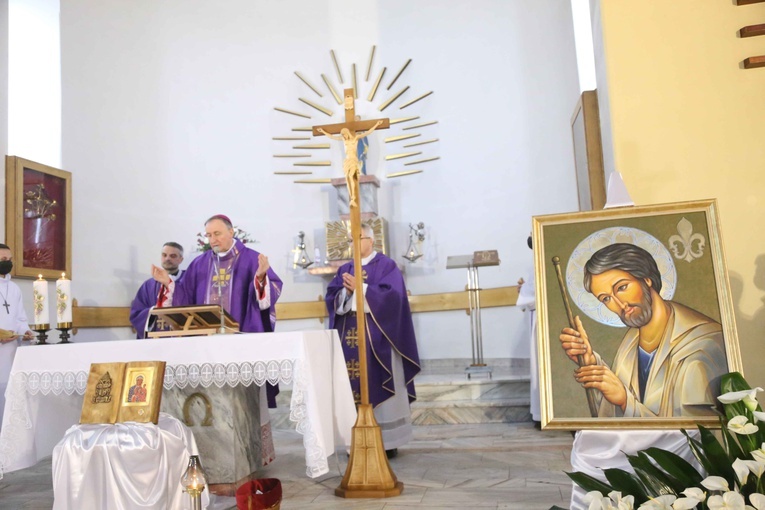 Poświęcenie witraży, drogi krzyżowej i obrazu św. Józefa