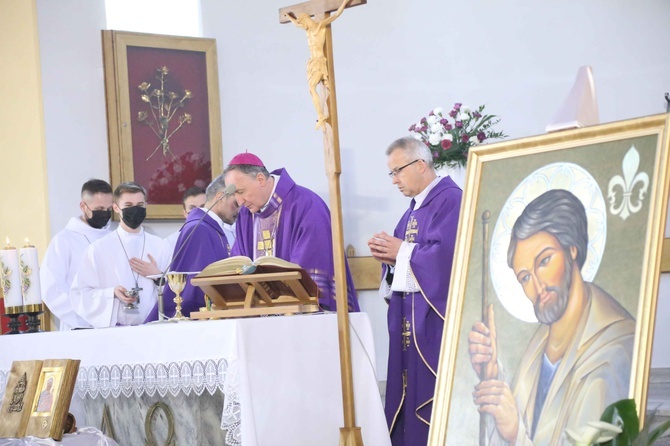 Poświęcenie witraży, drogi krzyżowej i obrazu św. Józefa