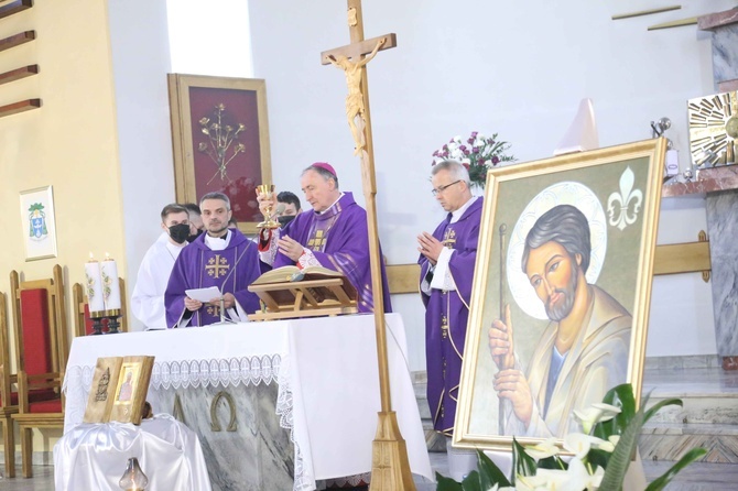 Poświęcenie witraży, drogi krzyżowej i obrazu św. Józefa