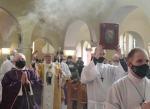 Katowice-Józefowiec. Abp Skworc z wizytą w kościele jubileuszowym 