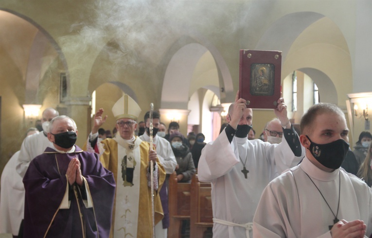 Katowice-Józefowiec. Abp Skworc z wizytą w kościele jubileuszowym 