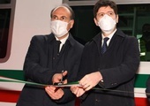Z lewej prezes FS Gianfranco Battisti, obok - minister zdrowia Roberto Speranza.