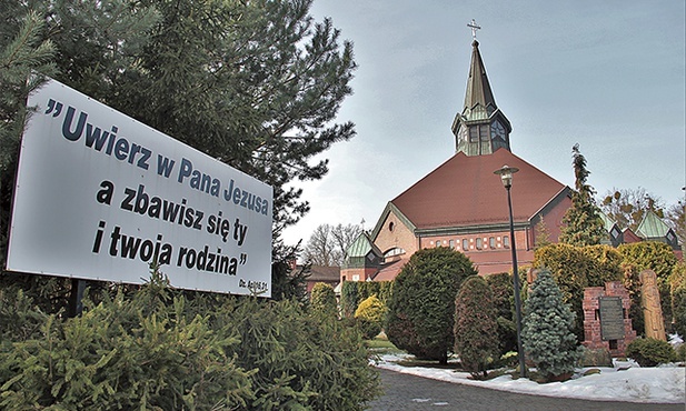 Kościół z zewnątrz.
