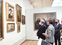 ►	Minister Gliński jako pierwszy obejrzał lubelskie wystawy.