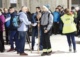 Ciepły ubiór, dobrze wyposażony plecak i własnoręcznie wykonany krzyż – to podstawowy „pakiet” uczestnika EDK.