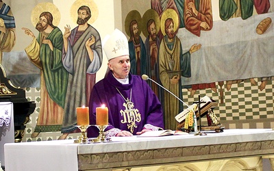 Biskup zachęcał  do stawiania sobie pytań o wiarę.