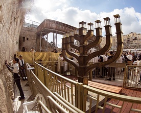 Żydzi pod Ścianą Płaczu.
Jerozolima, Izrael