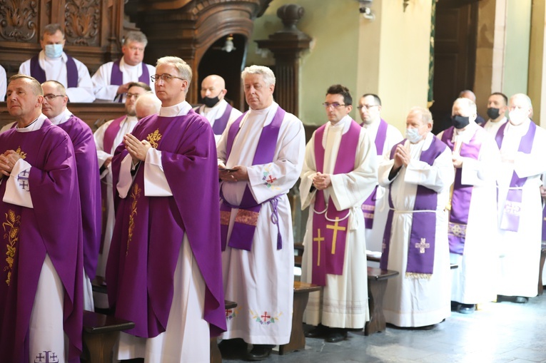 Pokutna modlitwa kapłanów w Kalwarii Zebrzydowskiej