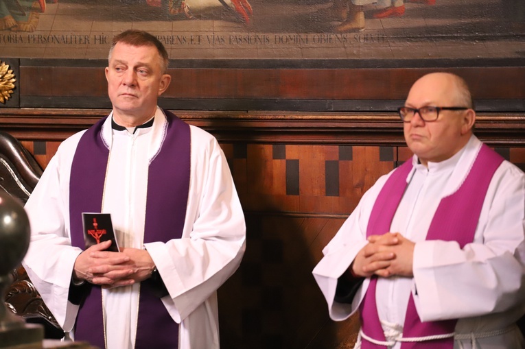 Pokutna modlitwa kapłanów w Kalwarii Zebrzydowskiej