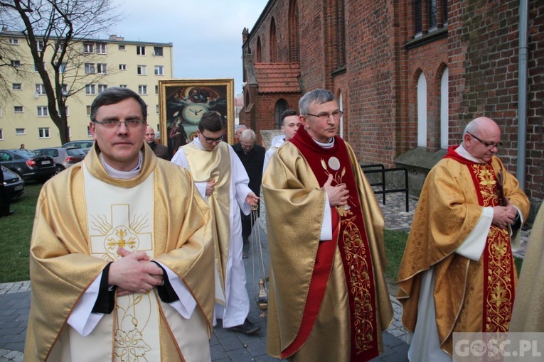 Śp. ks. Lisiecki w obiektywie GN
