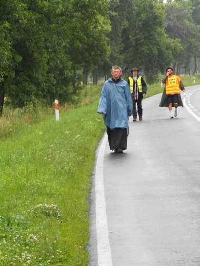 Śp. ks. Zygmunt Lisiecki w pielgrzymkowym obiektywie