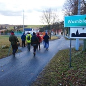 ▼	Uczestnicy dotarli do Wambierzyc, gdzie czekała na nich trasa dróżkami tamtejszej kalwarii.