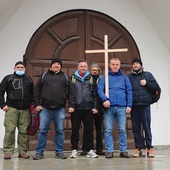 	Członkowie wspólnoty wędrówkę rozpoczęli w kościele Matki Bożej Królowej Polski w Elblągu.