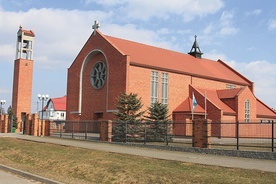 ▲	Mławska wspólnota stała się jednym z miejsc szczególnego kultu oblubieńca NMP w roku jemu poświęconym. Na zdjęciu: kościół parafialny, zbudowany zaledwie w ciągu siedmiu lat i poświęcony w 2009 roku.
