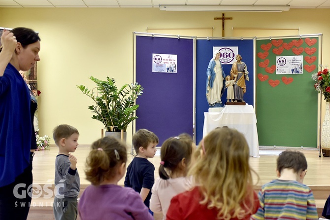 "960 godzin dla rodzin" w przedszkolu sióstr prezentek