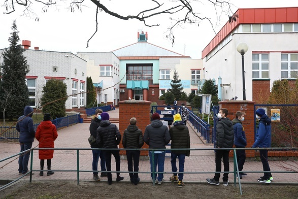 Na próbnym egzaminie ósmoklasisty - rozprawka lub opowiadanie o bohaterze z lektury