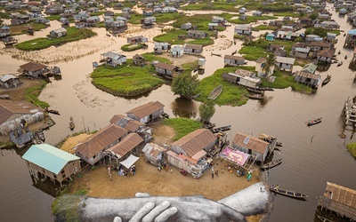 Ogromny fresk namalowany biodegradowalnymi farbami w miejscu, skąd odpływały statki z niewolnikami. Fresk symbolizuje pojednanie pomiędzy ludźmi.
21.03.2021 Benin