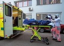 Pacjent przewożony  9 marca z Czech  do polskiego szpitala.