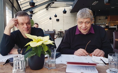 Krzysztof Antkowiak  i ks. Piotr Pawlukiewicz.