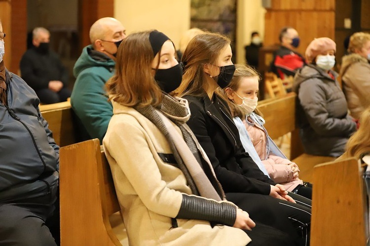 Abp Marek Jędraszweski w sanktuarium Najświętszej Rodziny