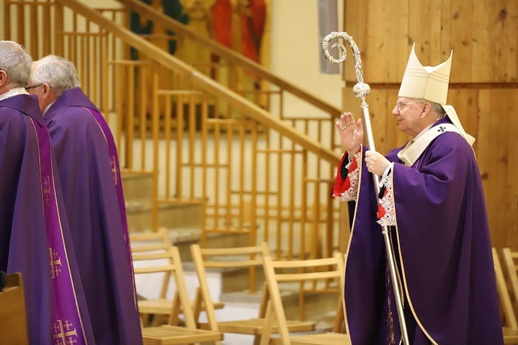 Abp Marek Jędraszweski w sanktuarium Najświętszej Rodziny