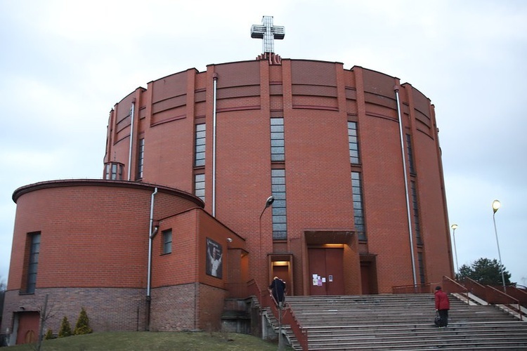 Abp Marek Jędraszweski w sanktuarium Najświętszej Rodziny