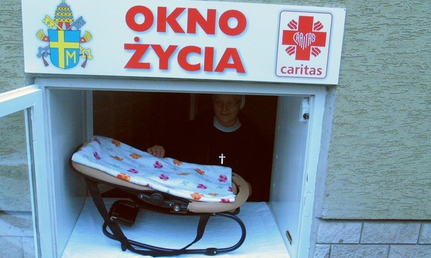 Pierwsze w Polsce, krakowskie okno życia działa już 15 lat