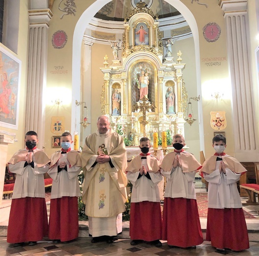 Luszowice. Święta służba przy ołtarzu