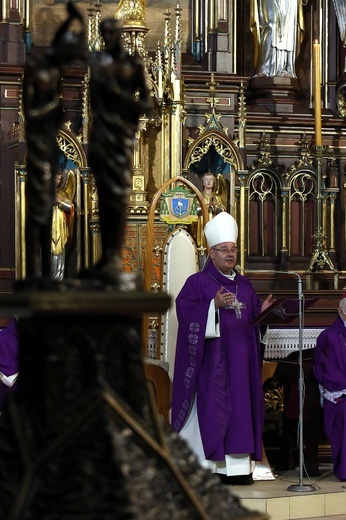 Pogrzeb śp. bp. Gerarda Kusza - eksporta w katedrze, cz. 2.