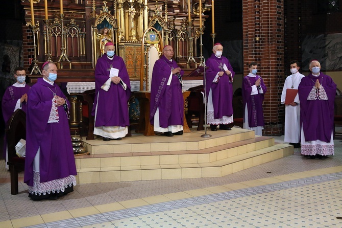 Pogrzeb śp. bp. Gerarda Kusza - eksporta w katedrze, cz. 2.