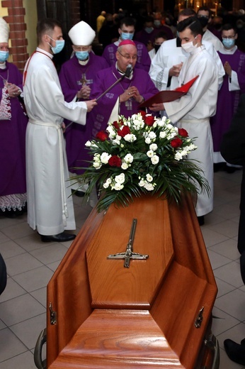 Pogrzeb śp. bp. Gerarda Kusza - eksporta w katedrze, cz. 2.