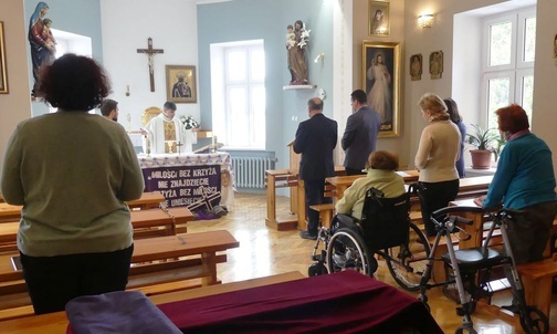 Msza św. odpustowa w kaplicy św. Józefa Katolickiego Domu Opieki w Bielsku-Białej.
