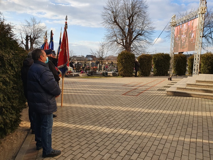 Pogrzeb śp. biskupa Gerarda Kusza w Dziergowicach - cz. 1.