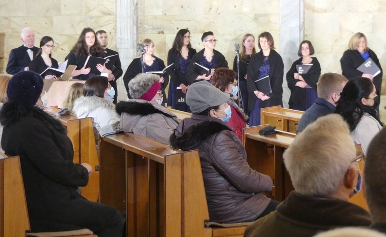 Uroczystość św. Józefa na Złotych Łanach z bp. Romanem Pindlem