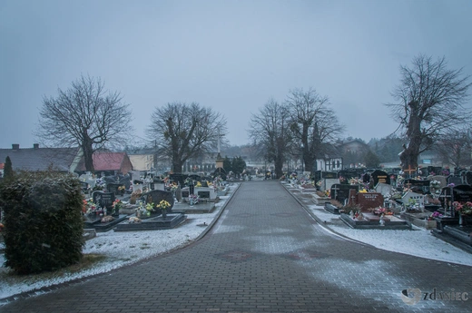 Mogiła śp. biskupa Gerarda Kusza w Dziergowicach