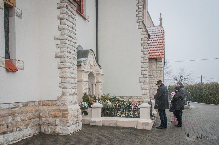 Mogiła śp. biskupa Gerarda Kusza w Dziergowicach