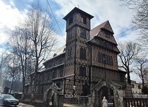 Świątynia została wybudowana w latach 1908–1910 z muru wiązarowego, zwanego pruskim.