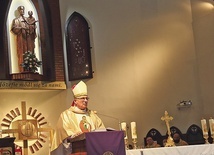 ▼	Biskup zwrócił uwagę, że postawa świętego jest wzorem dla współczesnych chrześcijan.