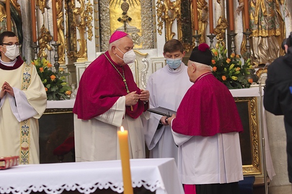 ▲	W świątyni brackiej zgromadziło się wielu czcicieli Opiekuna Jezusa. 